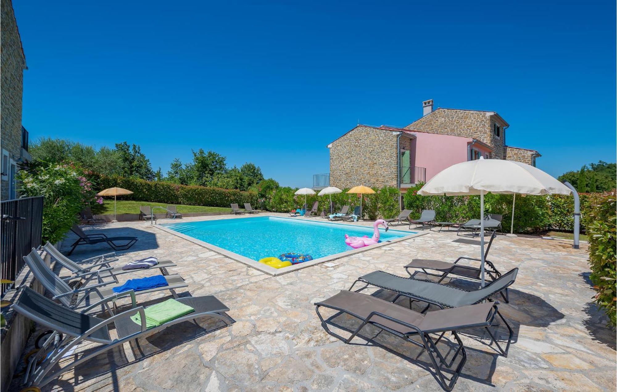 Holiday home 3 Bedroom Lovely In Baredine Donje Baredine